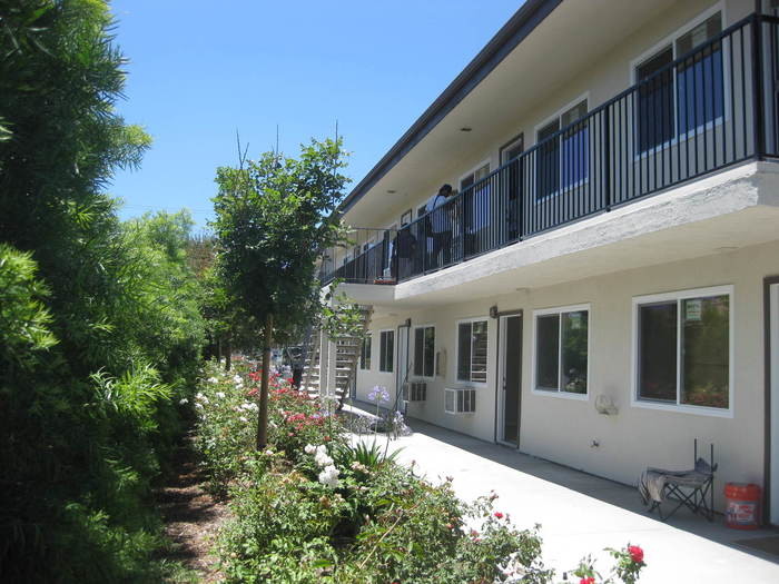 Primary Photo - 411 Emerald Ave