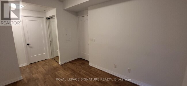 Photo du bâtiment - 101 Erskine Ave