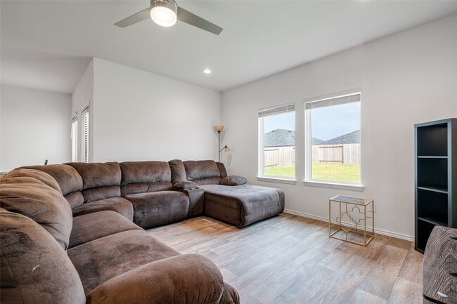 Foto del edificio - 2815 Magnolia Blossom Ln
