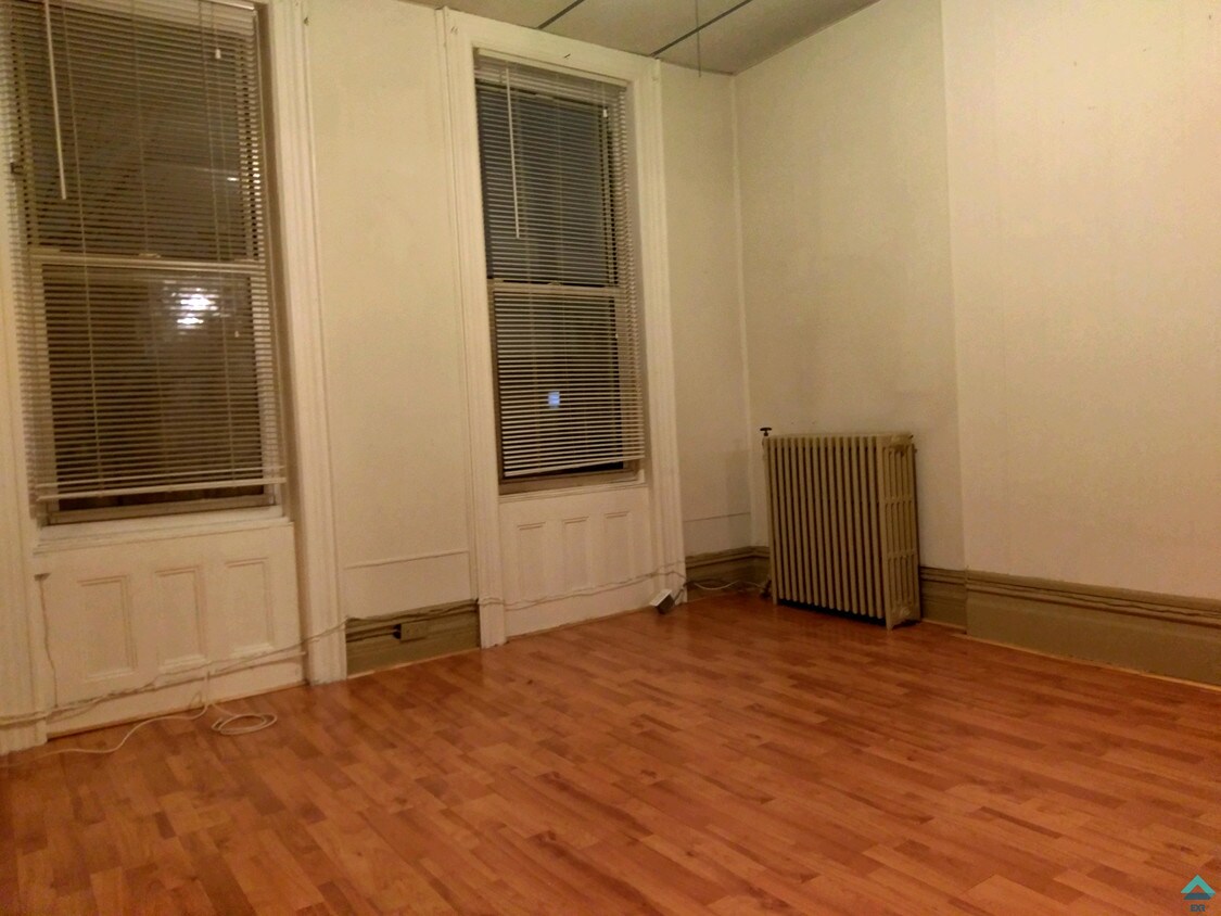 Primary Photo - 1814 Centre St