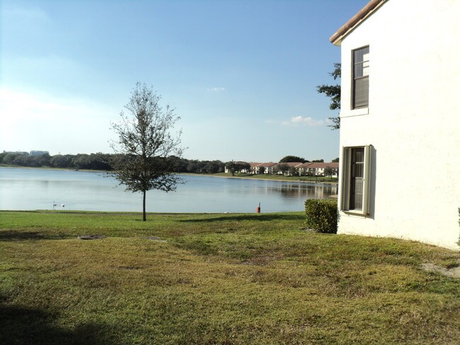 Fotografía del edificio - 2900 Olivewood Terrace