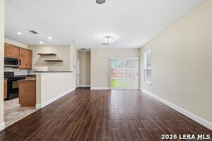 Building Photo - 10131 Maple Ranch