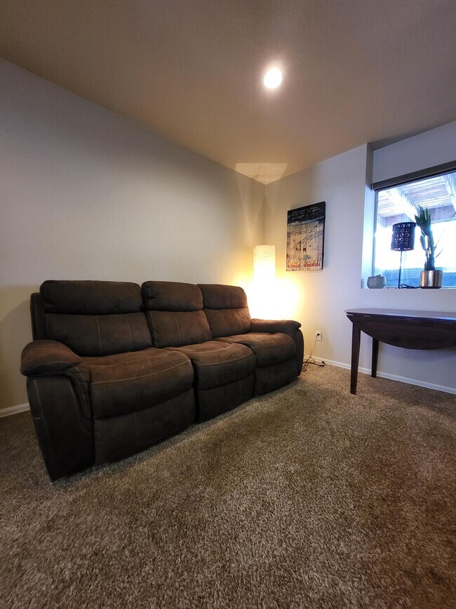 Building Photo - 641 A Gold Dust Dr