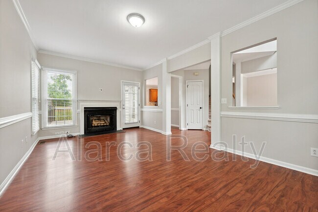 Foto del edificio - 17000 Shady Glen Dr