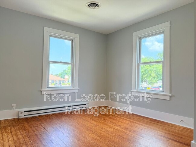 Building Photo - 880 S State St