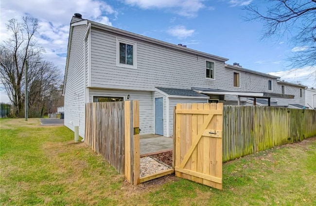 Building Photo - 561 Brookside Ct