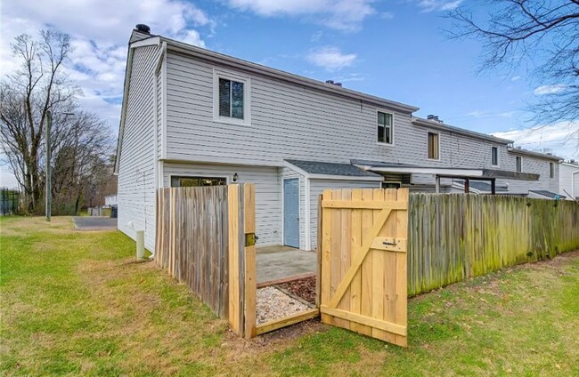 Foto del edificio - 561 Brookside Ct