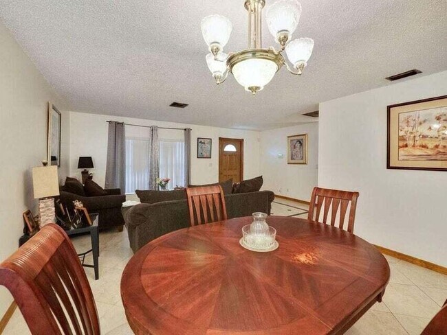 Foto del edificio - 6088 Plains Dr