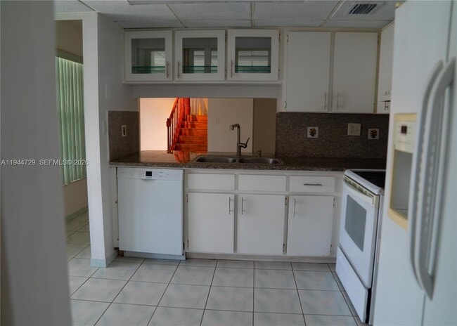 Foto del edificio - 8093 NW 99th St