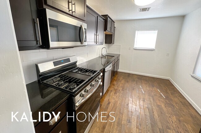 Building Photo - 1338 South Dr