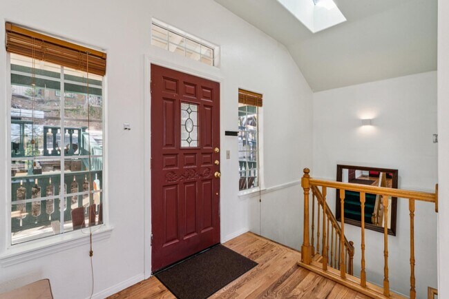 Foto del edificio - 1219 Scenic Way