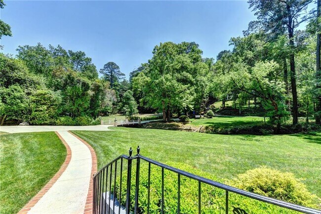 Foto del edificio - 485 Valley Rd NW