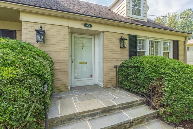 Foto del edificio - 5806 Conway Rd