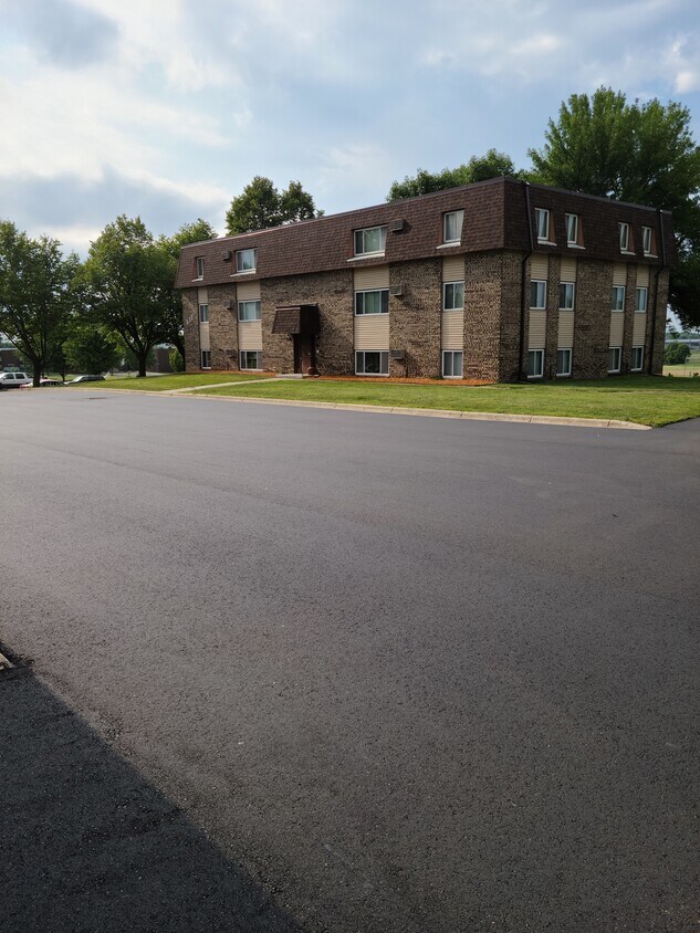 507 Columbus Ave N Unit 24, New Prague, MN 56071 Apartments in New