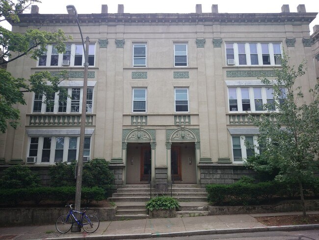 Building Photo - 324 Saint Paul St