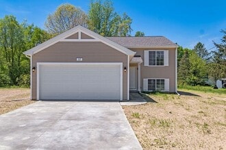 Building Photo - 4004 Sumner Dr