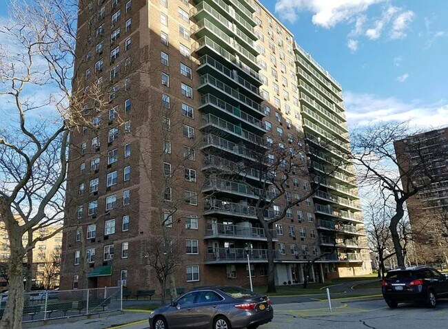 Foto del edificio - 2630 Cropsey Ave