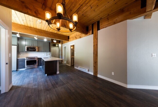 Building Photo - Completely updated 3 bedroom, 2 bath condo...