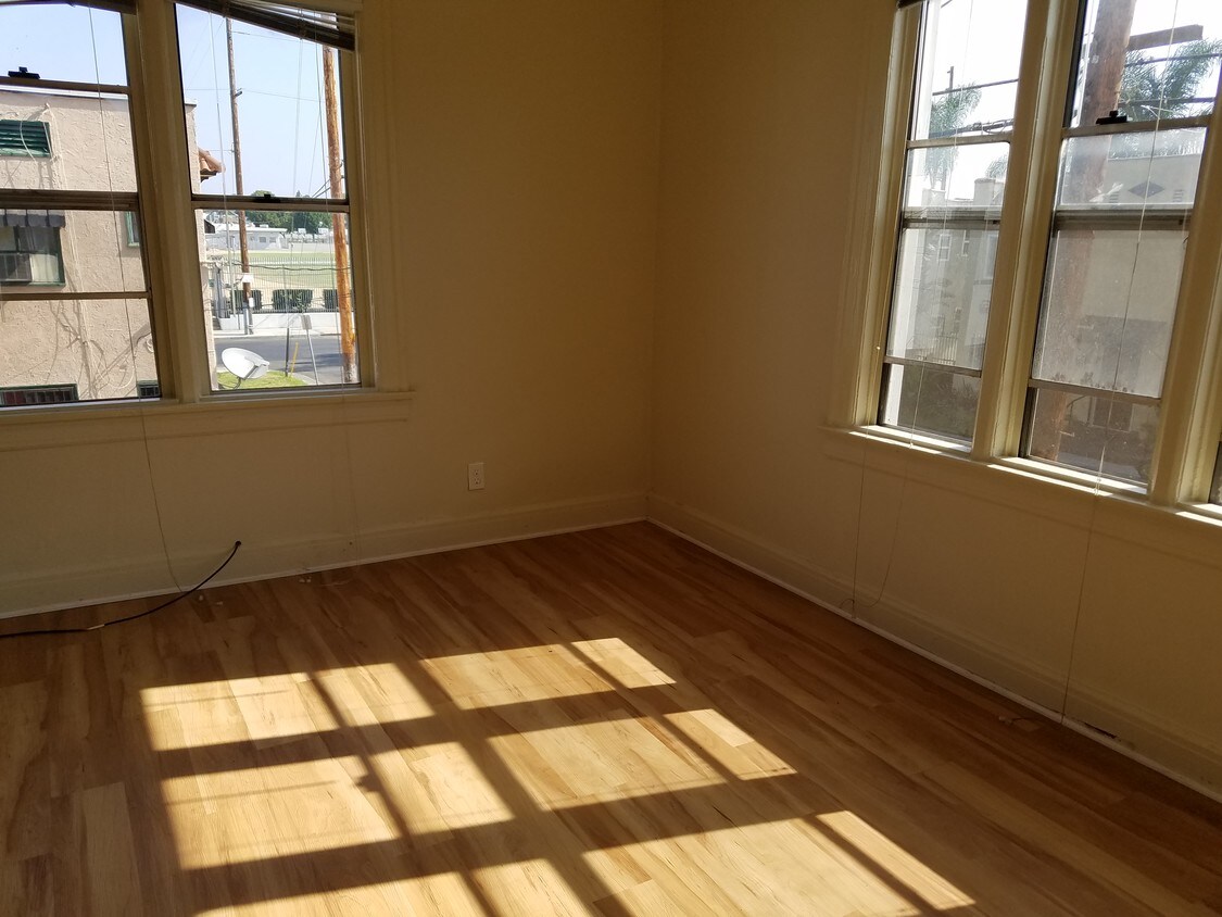 Foto principal - 4215 S Kansas Ave