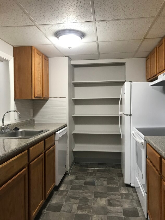 Building Photo - Greentree Condominiums