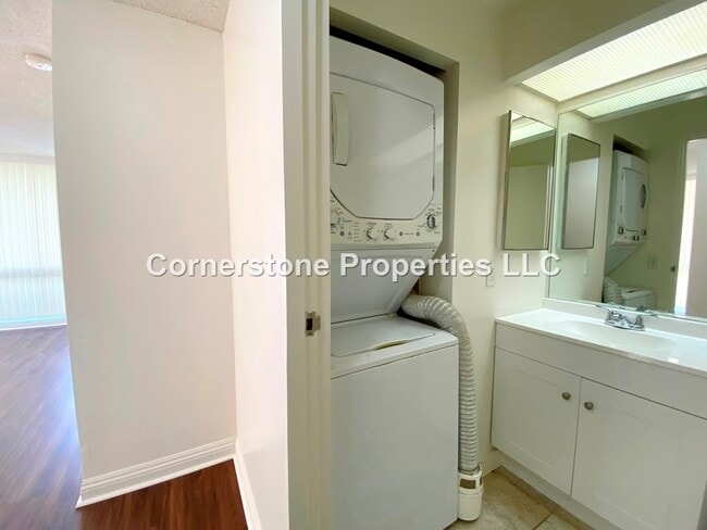 Building Photo - 255 Huali St