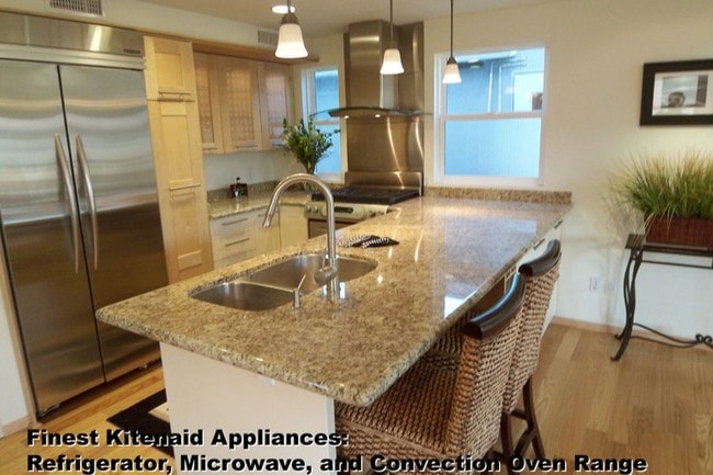 Efficient kiechen. - 1826 W Balboa Blvd
