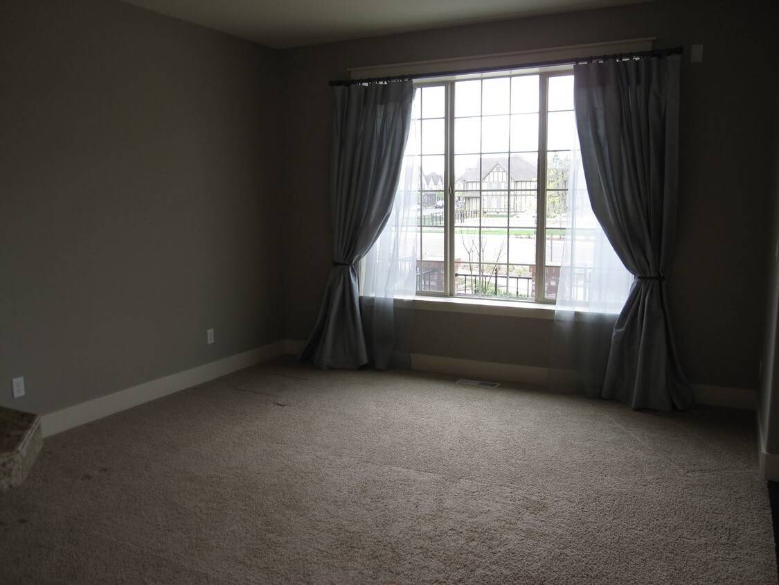 Building Photo - 28839 SW Costa Cir W