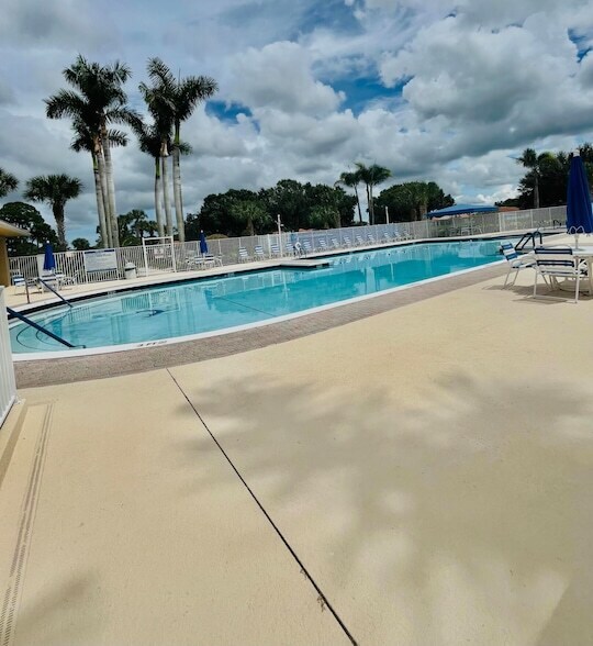 Foto del edificio - 1641 SW Harbour Isles Cir