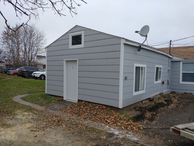 Building Photo - 1015