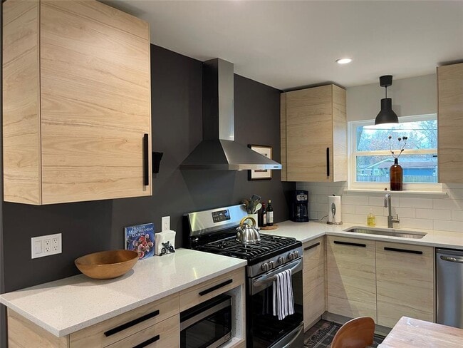 Building Photo - 1809 Forestglade Dr