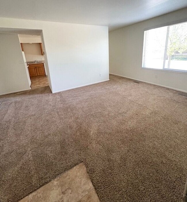 Foto del edificio - 2 Bedroom Apartment in Holladay!