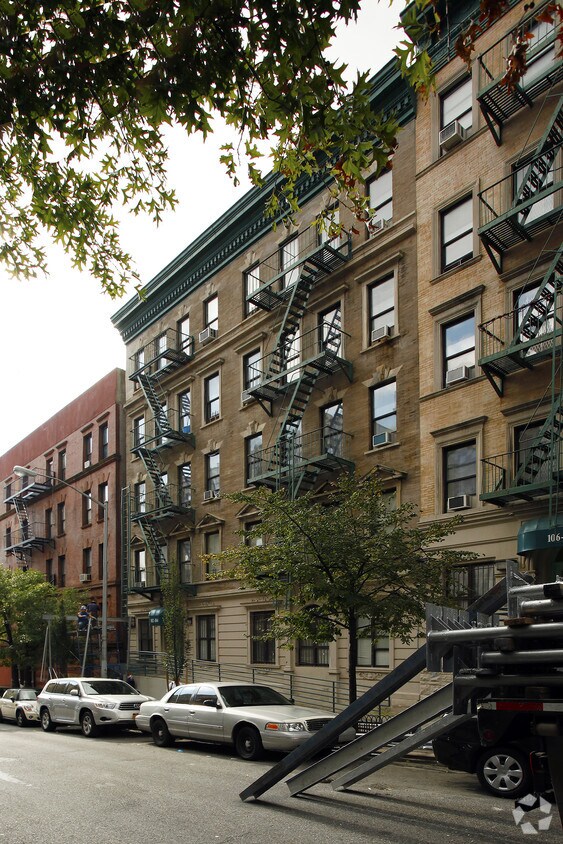 Building Photo - 102 W 109th St