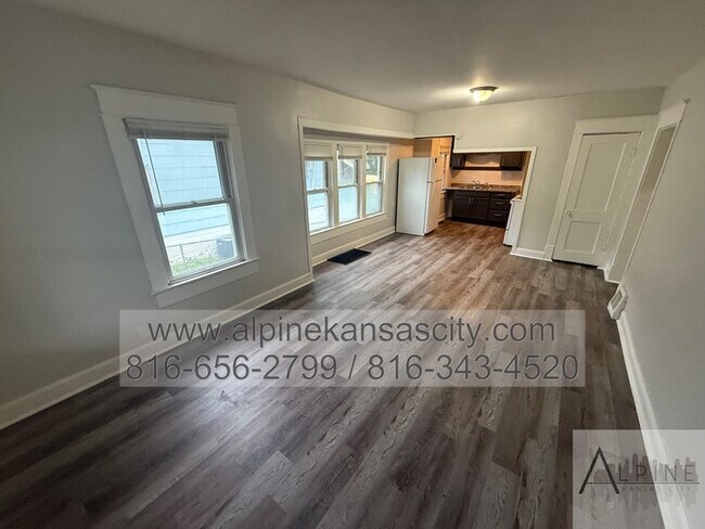 Foto del edificio - Independence Home on Fenced Lot!