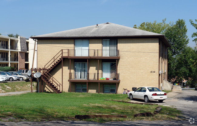 Building Photo - COLONIAL ARMS APTS.