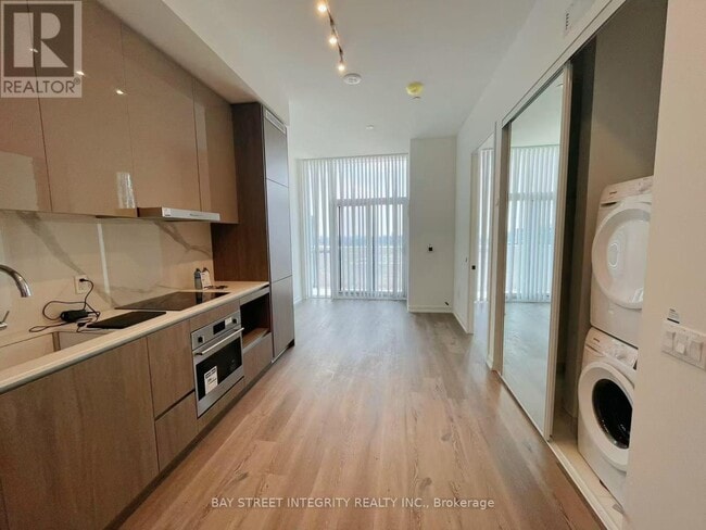 Building Photo - 28 Interchange Wy