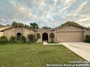 Building Photo - 6634 Country Field Dr