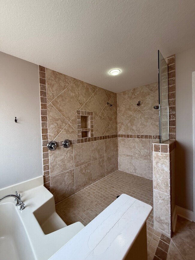 Foto del edificio - 9722 Misty Meadow Ln