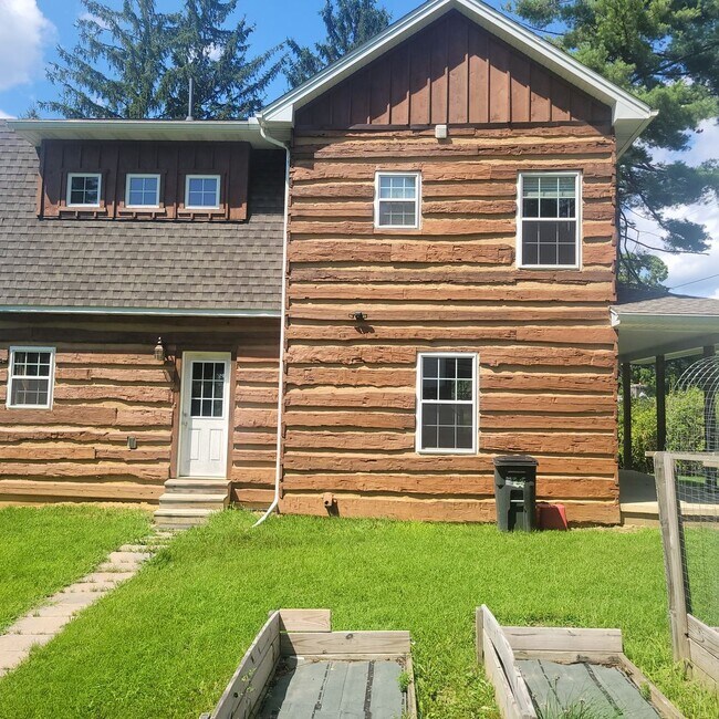 Building Photo - Rustic hidden Gem this 3 Bedroom, 1.5 Bath...