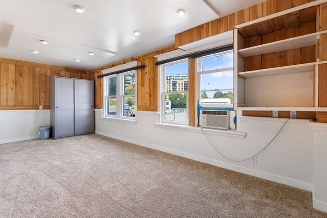 Photo - Large Studio apt close in SW! Pets OK!