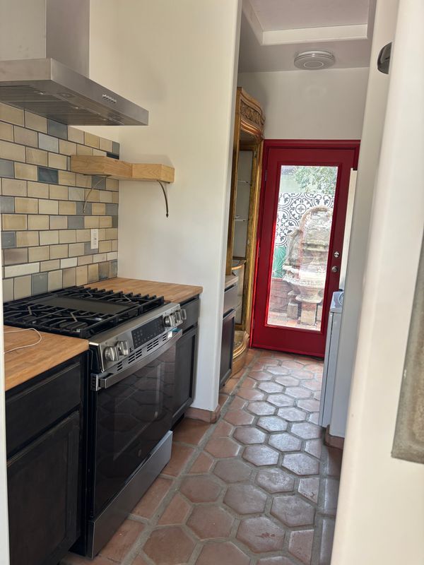 Foto del edificio - 1802 N Raymond Ave