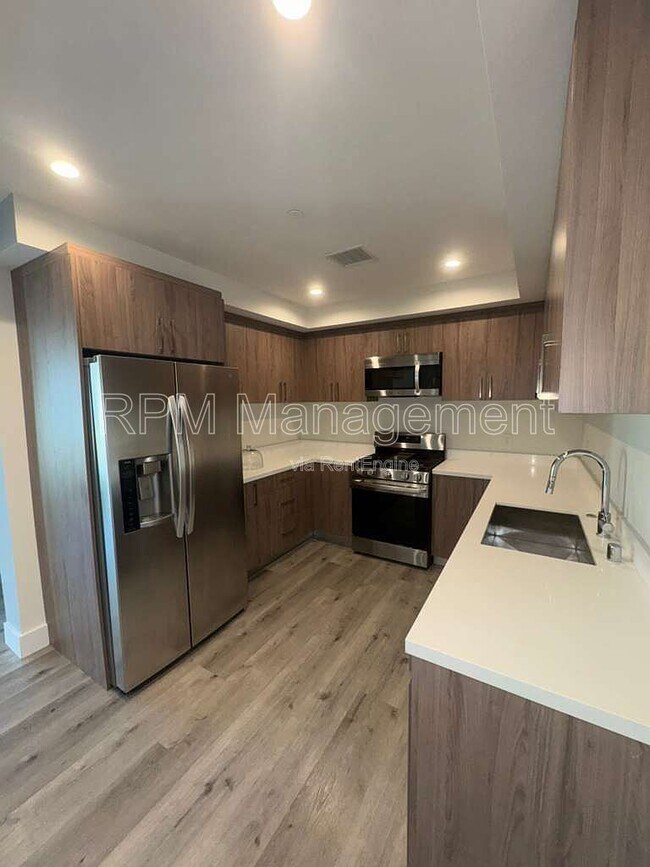 Foto del edificio - 5923 Laurel Canyon Blvd