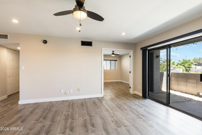 Foto del edificio - 6480 N 82nd St