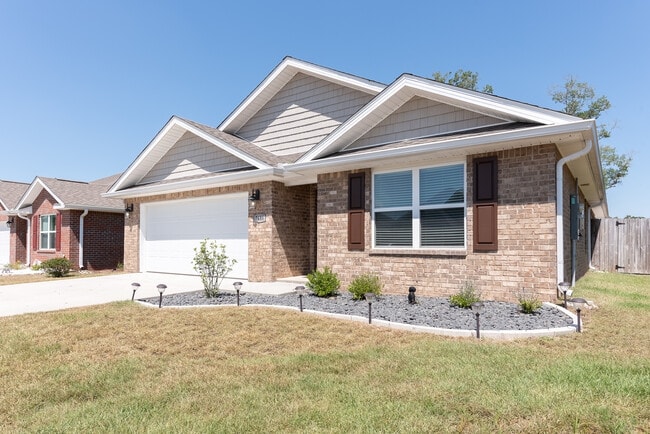 Foto del edificio - 7486 Oak Lake Blvd
