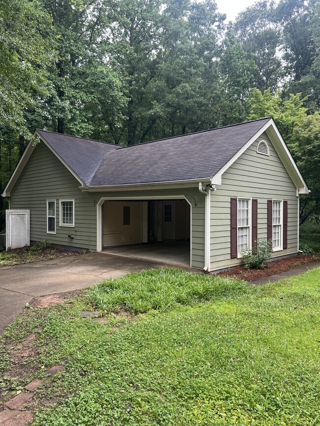 Building Photo - 1080 Sharon Pl