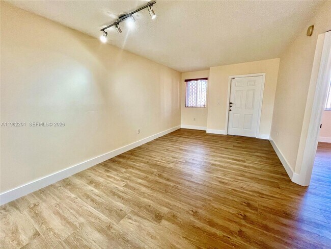 Foto del edificio - 4681 NW 9th St