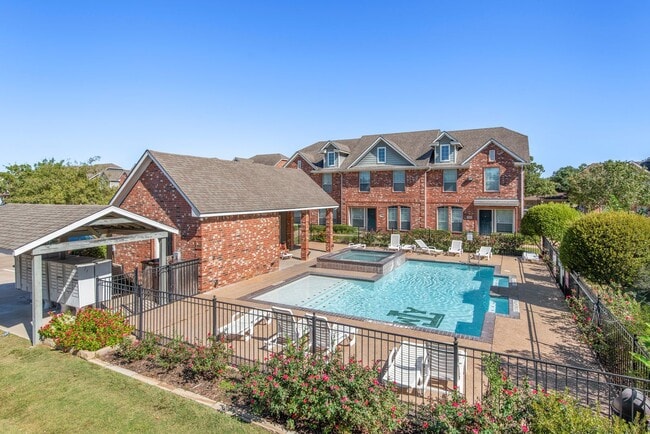 Building Photo - Available for August 2026 Pre-Lease! 4 Bed, Bath in Waterwood Townhomes!