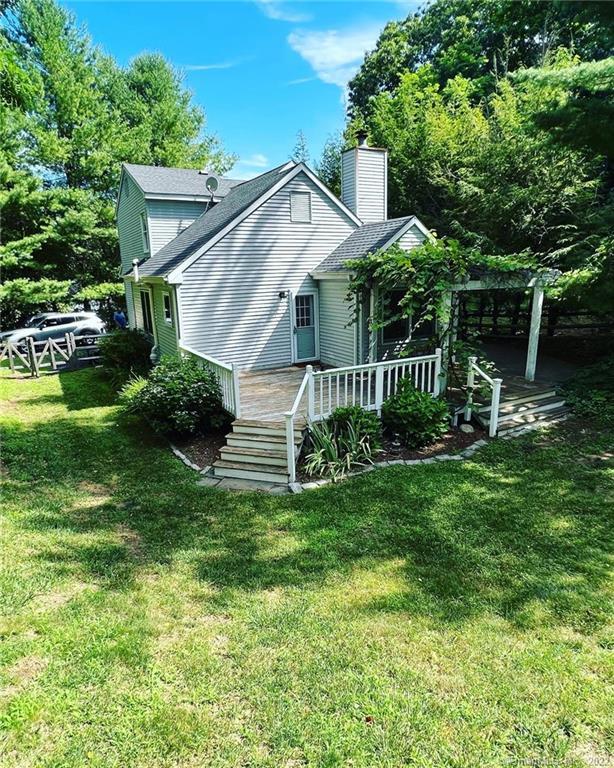 Primary Photo - 11 Kayview Ave