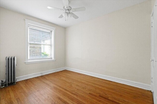 Foto del edificio - 2342 W Touhy Ave