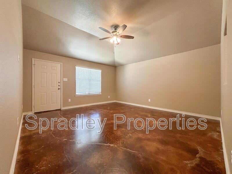 Foto principal - 1031B Edwards Dr