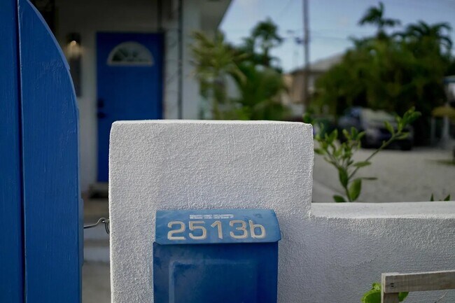 Foto del edificio - 2513 Staples Ave